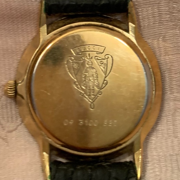 SALE! Vintage GUCCI - 3100J Swiss Quartz Watch. Black & 18K Goldplate - Picture 3 of 10